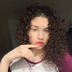 Meet your Posher, Corinne